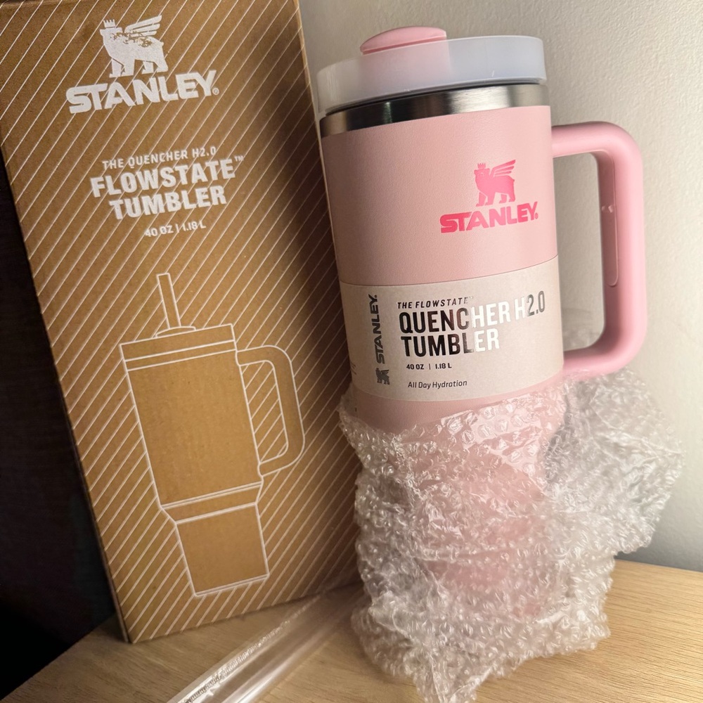 NWT Pink Stanley 40 oz Flowstate Tumbler